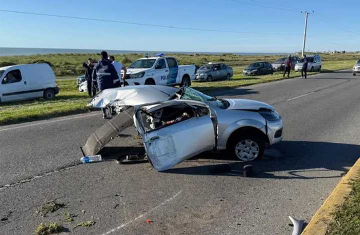 Un niño murió tras un choque fatal: el auto se partió al medio