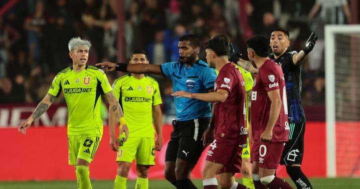 “Una clara mano que no vio Herrera ni increíblemente el VAR”: prensa argentina critica el arbitraje contra la U