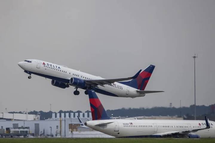 Choque de aviones en LaGuardia deja un herido