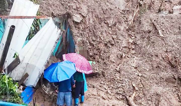 Darjeeling landslides kill 10, leave hundreds stranded amid torrential rains