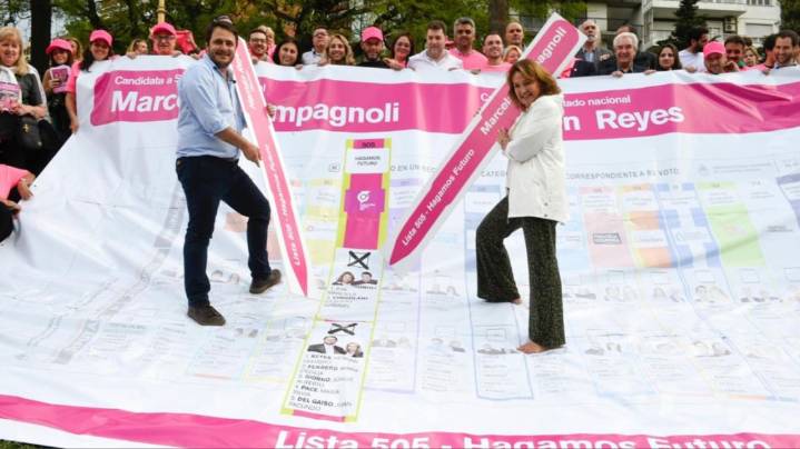 La Coalición Cívica finalizó su campaña porteña exigiendo "llevar al Congreso a legisladores que tengan las manos limpias"