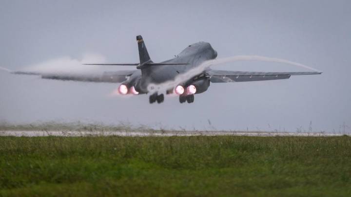 US military flew supersonic B-1 bombers up to the coast of Venezuela