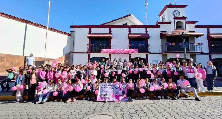 Panotla se une en caminata rosa por la lucha contra el cáncer de mama