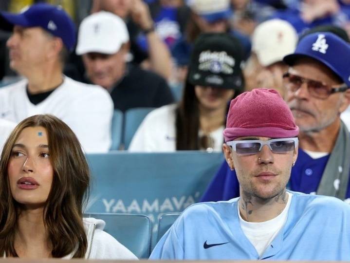 Justin Bieber cheers on Blue Jays in Shane Bieber jersey, gives Ohtani homer thumbs