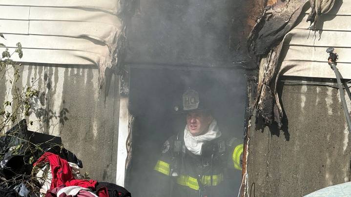 Firefighters, police in Central Islip rescue 2 unconscious women from house fire