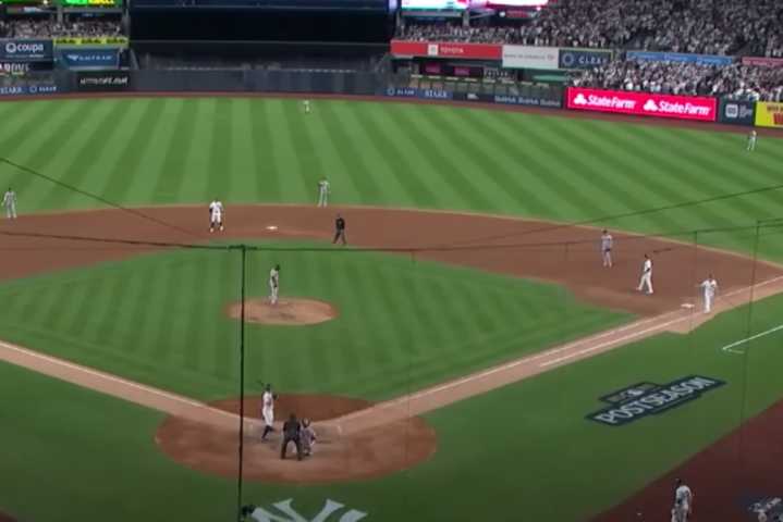 Yankees fans boo Canadian anthem in New York at Toronto Blue Jays playoff game