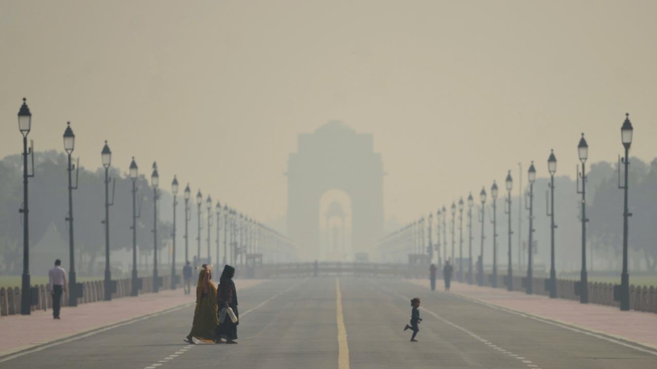 Delhi records "very poor" air quality; light rain likely today