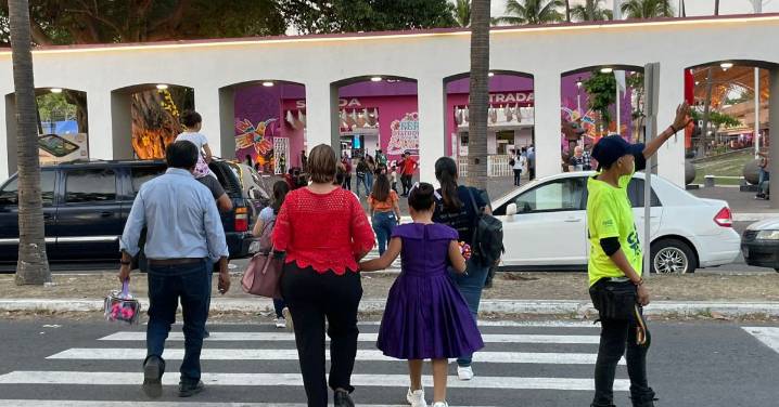Vigilará Tránsito que no obstruyan cajones de estacionamiento en vía pública aledaña a la Feria