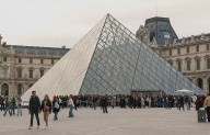 ‘Está abatido’: Detenido por robo en el Louvre no fue consciente de la grave del caso