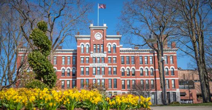 Clark University receives largest gift in its history from Panera founder