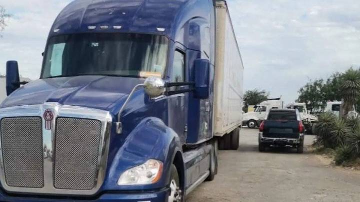 Roban tractocamión en la autopista Puebla-Orizaba, a la altura de Cuesta Blanca