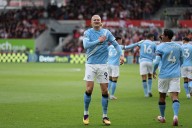 Manchester City le ganó con lo justo al Brentford y sigue luchando en los puestos de avanzada en la Premier League