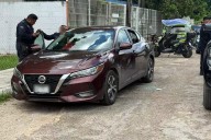 Madre pide ayuda al quedar su hijo encerrado en el coche en Tizimín