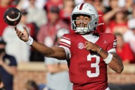 Deadspin | Roles reversed as No. 6 Oklahoma takes on Texas