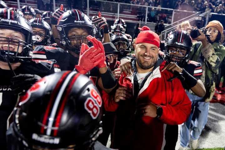 Flint-area Football Roundup for Week 8: Grand Blanc, Montrose crowned league champions