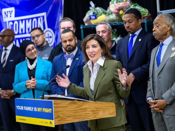 Buenas noticias para Nueva York: Kathy Hochul comprometió 65 millones de dólares para asistencia alimentaria