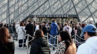 Museo de Louvre reabre sus puertas tres días después del robo de joyas