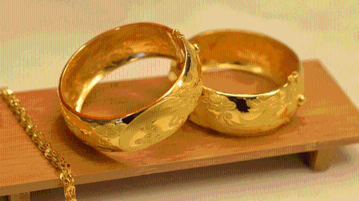 Gold price surges to record high of Rs 1,24,000 per 10 grams; Why is yellow metal rising?