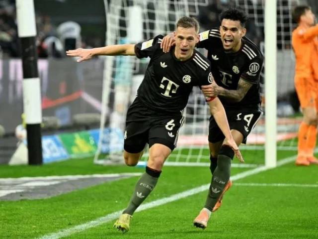 Bayern beat 10-man 'Gladbach to match European record