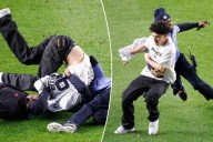 Two Yankees fans get destroyed by security after running onto field