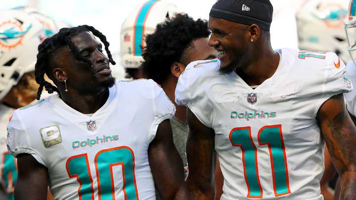 Dolphins place Tyreek Hill on IR, bring back veteran Cedrick Wilson Jr.