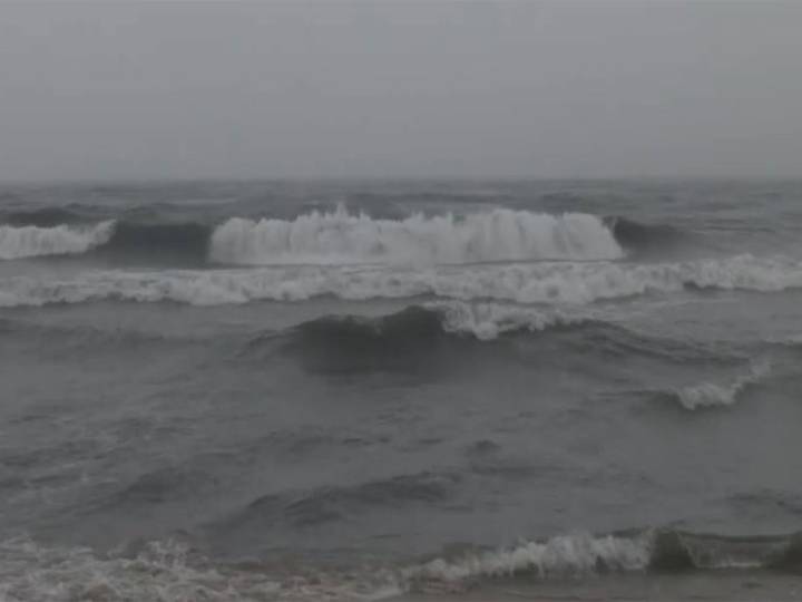 Sea turns fierce at Chennai's Marina Beach