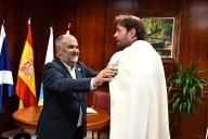 William Levy se pone la manta esperancera: “Símbolo de la identidad canaria”