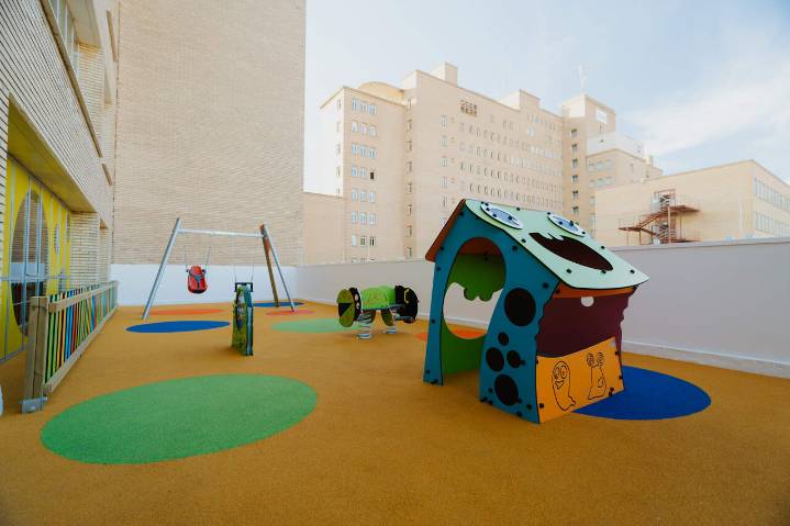 Nueva Terraza Lacasitos del Hospital Infantil: "El juego es una herramienta más"