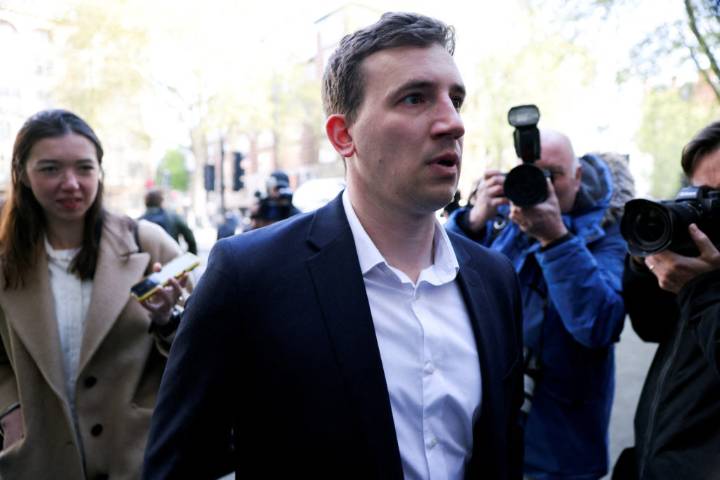 UK prosecutor says spying case collapsed because government wouldn't call China a threat