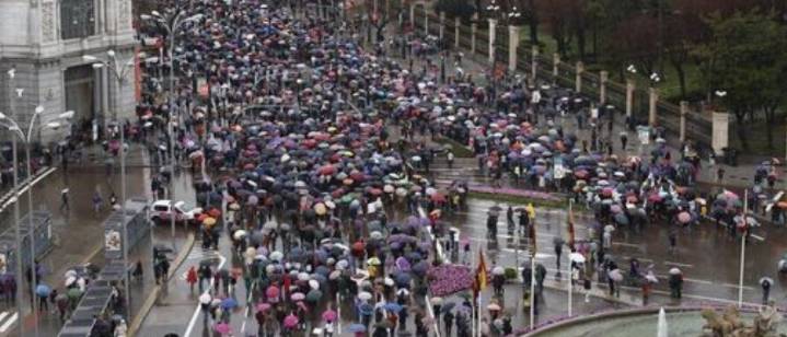 Feministas se concentran en Madrid para exigir la abolición total de la prostitución: “La prostitución no es un juego: putero, game over”