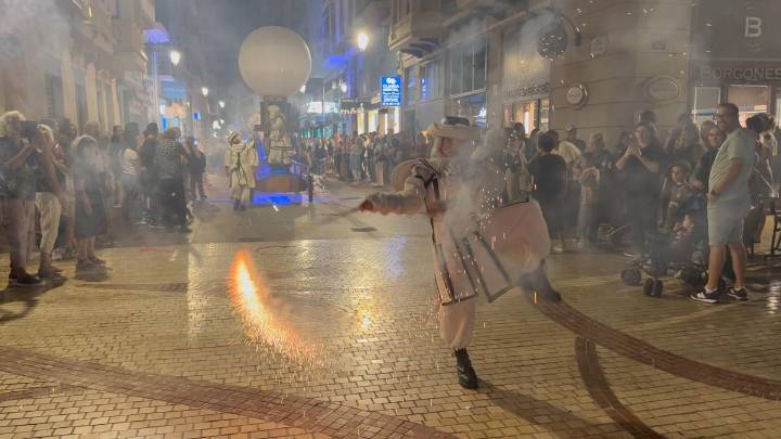 Elche revive su espíritu medieval entre nómadas, gaitas y sueños cervantinos