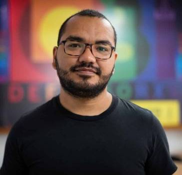 Activistas venezolanos Yendri Velásquez (defensor de derechos LGBT) y Luis Peche fueron baleados en un ataque en Bogotá. Ambos están en estado estable.