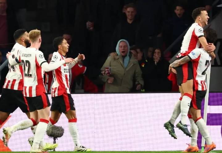 PSV destroza al Napoli con goleada 6-2 y revive en la Champions League