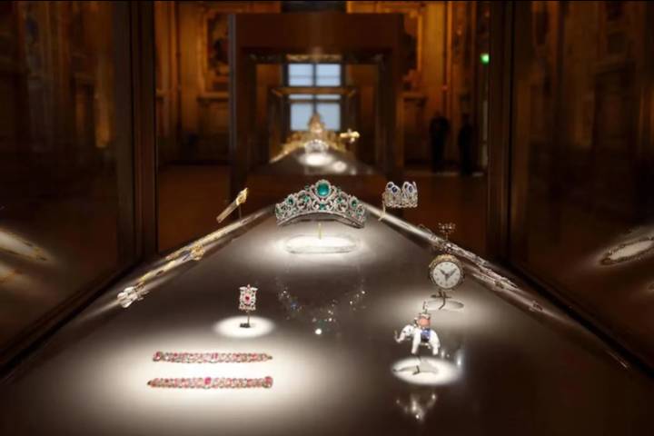Robo de joyas en el Museo Louvre: delincuentes trabajaron “con preparación y de forma organizada”
