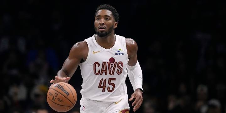 Mitchell scores 35 as Cavaliers outlast Nets 131