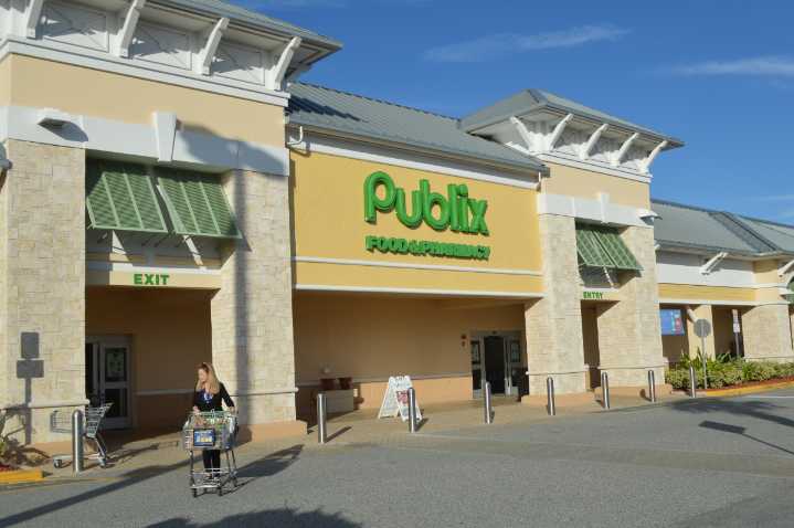 Portación abierta de armas: Publix acata ley en Florida