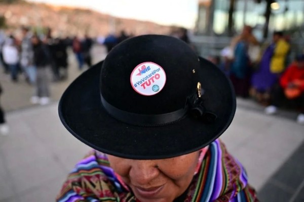 Sepultan en Bolivia dos décadas de experimento socialista