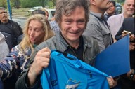 Tras su paso por Santiago, Milei fue recibido en Tucumán con una ovación