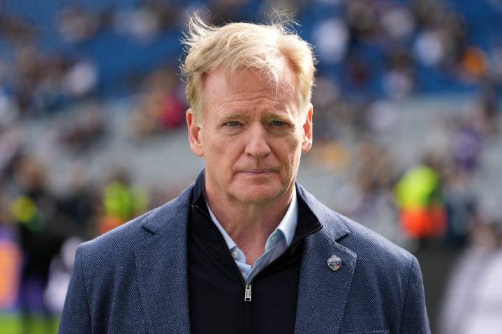 Deadspin | Roger Goodell confirms NFL returning to Mexico City in 2026