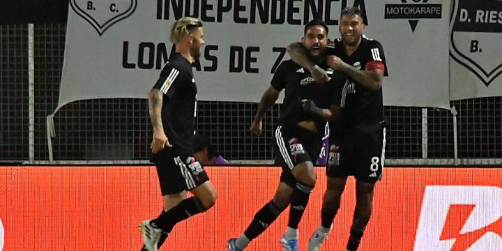 Riestra venció 1 a 0 a Instituto, alcanzó la cima de la Zona B y aseguró el pase a los octavos del Torneo Clausura