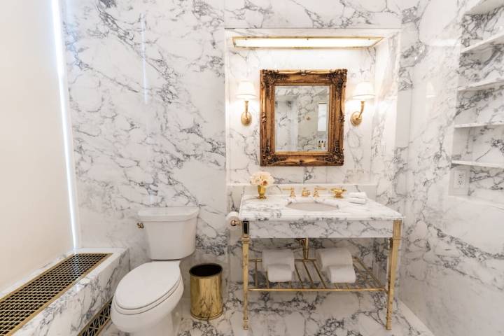 Donald Trump transforma el histórico baño Lincoln de la Casa Blanca con mármol y dorado