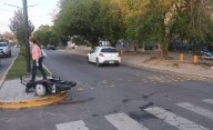 Choque en Gonnet: dos jóvenes hospitalizados tras impactar con un auto