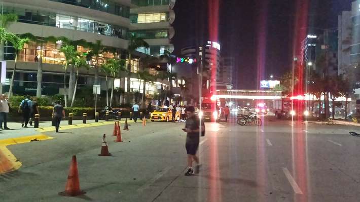 Auto explota en una zona comercial de Guayaquil y deja un muerto: Gobierno ecuatoriano lo tilda de «acto terrorista»