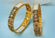 Dhanteras gold buying kicks off, record prices may dampen volumes...