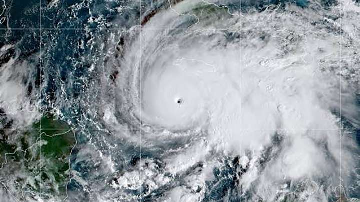 Melissa tocó tierra en Jamaica como un poderoso huracán de categoría 5