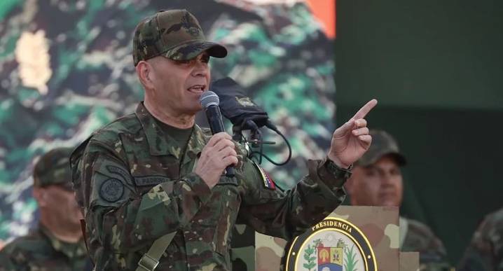 Militares venezolanos impedirán instalación de un gobierno "arrodillado" a Estados Unidos