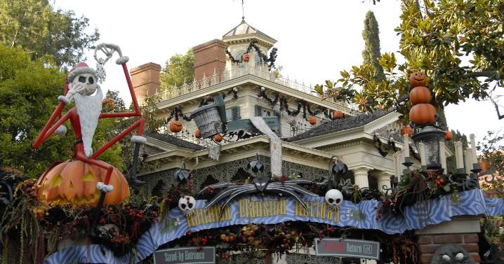 Disneyland Visitor Dies After Riding Haunted Mansion