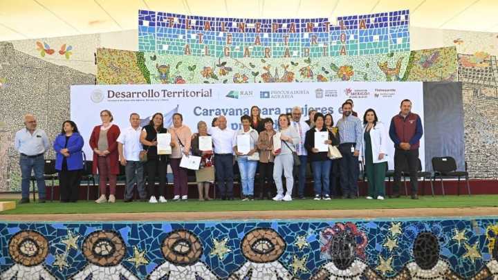 Reciben 460 títulos de propiedad mujeres de Tlalnepantla