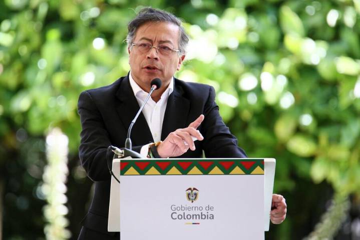 La jornada más intensa de Petro en la red social X revela caos en su estrategia para enfrentar el final de su mandato