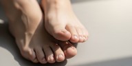 Por qué las uñas de los pies podrían ser la clave para detectar a tiempo la exposición a un gas invisible y cancerígeno